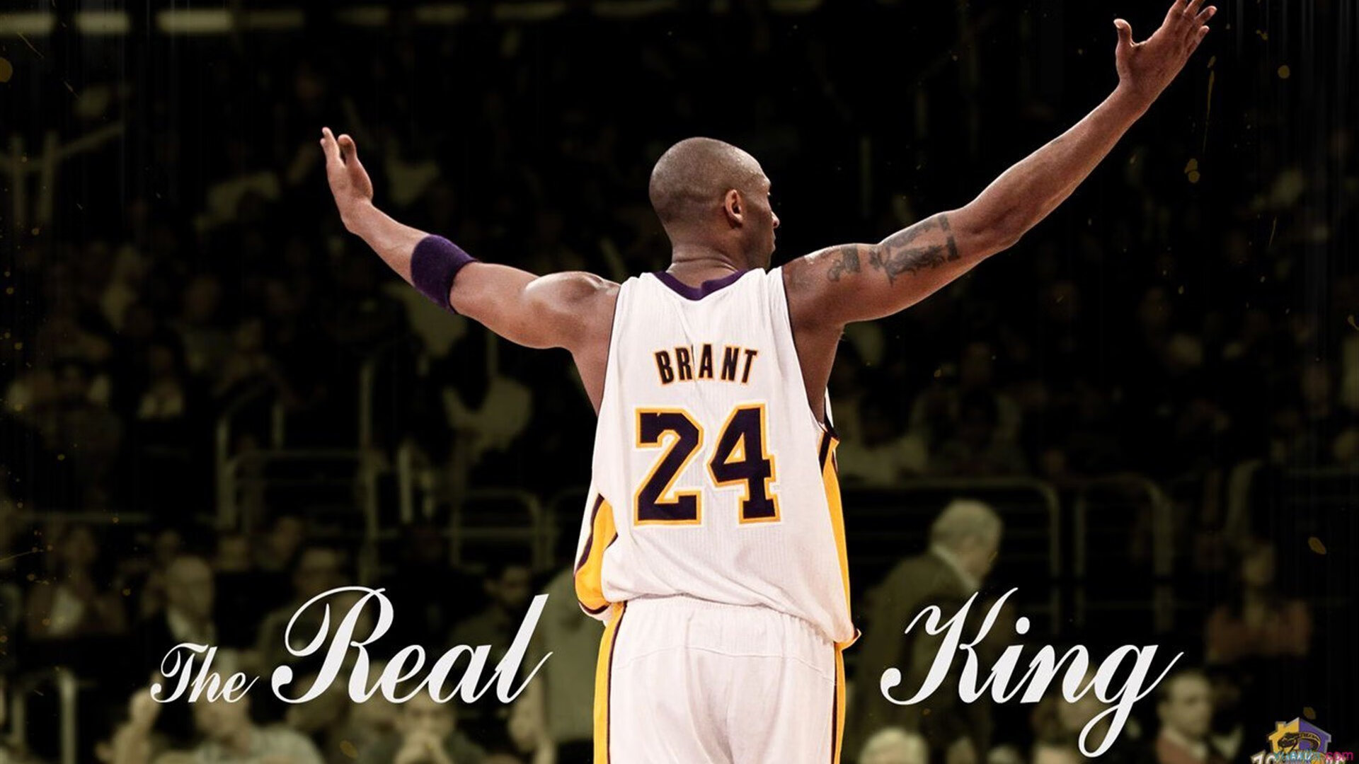 “羽毛球：简阳文体中心赛场上演绝妙击球与战术博弈”